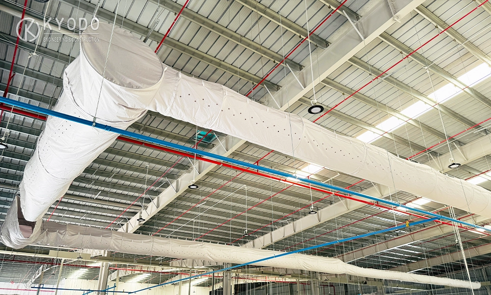 Ống gió vải thường được lắp đặt ngay trên khu sản xuất